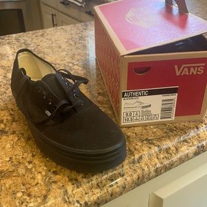Authentic - Vans in Black Mens size 9 - Brand new in box